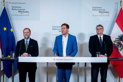 Am 21. Juli 2025 nahm Staatssekret&auml;r Alexander Pr&ouml;ll (m.) mit Staatssekret&auml;r J&ouml;rg Leichtfried (r.) und Staatssekret&auml;r Josef Schellhorn (l.) am ersten Reformpartnerschaftstreffen teil.