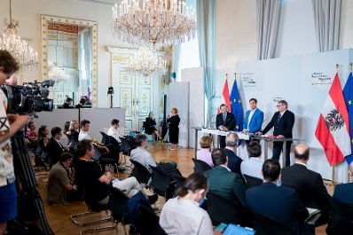 Am 21. Juli 2025 nahm Staatssekret&auml;r Alexander Pr&ouml;ll (m.) mit Staatssekret&auml;r J&ouml;rg Leichtfried (r.) und Staatssekret&auml;r Josef Schellhorn (l.) am ersten Reformpartnerschaftstreffen teil.