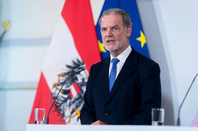 Am 21. Juli 2025 nahm Staatssekret&auml;r Alexander Pr&ouml;ll mit Staatssekret&auml;r J&ouml;rg Leichtfried und Staatssekret&auml;r Josef Schellhorn am ersten Reformpartnerschaftstreffen teil. Im Bild mit Landtagspr&auml;sident Gerald Deutschmann.