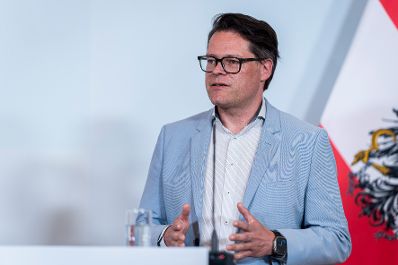 Am 21. Juli 2025 nahm Staatssekret&auml;r Alexander Pr&ouml;ll mit Staatssekret&auml;r J&ouml;rg Leichtfried und Staatssekret&auml;r Josef Schellhorn am ersten Reformpartnerschaftstreffen teil. Im Bild mit Stadtrat J&uuml;rgen Czernohorszky.