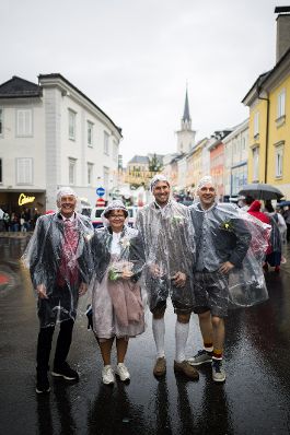 Am 2. August 2025 nahm Staatssekret&auml;r Alexander Pr&ouml;ll (m.r.) im Rahmen der ID-Austria Servicetour in K&auml;rnten am Villacher Kirchtag teil. Im Bild mit Landeshauptmann Peter Kaiser (l.).