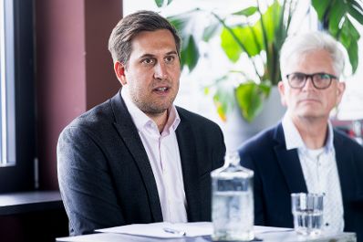 Am 4. August 2025 nahm Staatssekret&auml;r Alexander Pr&ouml;ll (l.) am Business Breakfast der Austrian Datacenter Association teil.