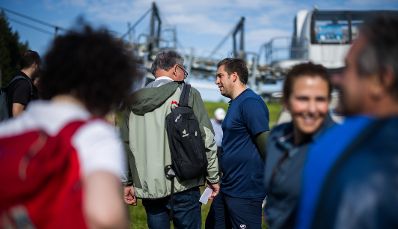 Am 7. August 2025 nahm Staatssekret&auml;r Alexander Pr&ouml;ll (m.r.) im Rahmen der ID-Austria Servicetour in Vorarlberg an einem Seniorenwandertag im Bregenzerwald teil.