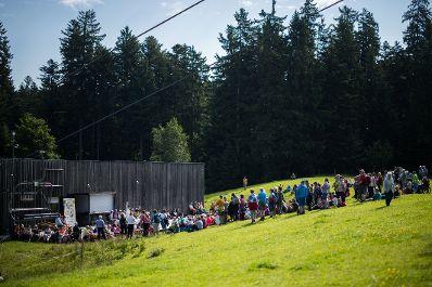 Am 7. August 2025 nahm Staatssekret&auml;r Alexander Pr&ouml;ll im Rahmen der ID-Austria Servicetour in Vorarlberg an einem Seniorenwandertag im Bregenzerwald teil.