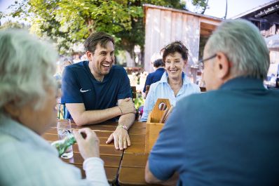 Am 7. August 2025 nahm Staatssekret&auml;r Alexander Pr&ouml;ll (2.v.l.) im Rahmen der ID-Austria Servicetour in Vorarlberg an einem Seniorenwandertag im Bregenzerwald teil.