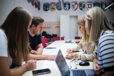 Am 8. August 2025 besuchte Staatssekret&auml;r Alexander Pr&ouml;ll (2.v.l.) im Rahmen der ID-Austria Servicetour in K&auml;rnten einen Seniorenwandertag in Spittal an der Drau.