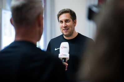 Am 8. August 2025 besuchte Staatssekret&auml;r Alexander Pr&ouml;ll (m.) im Rahmen der ID-Austria Servicetour in K&auml;rnten einen Seniorenwandertag in Spittal an der Drau.