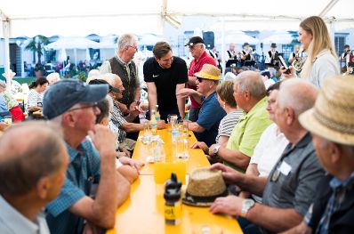 Am 8. August 2025 besuchte Staatssekret&auml;r Alexander Pr&ouml;ll (m.) im Rahmen der ID-Austria Servicetour in K&auml;rnten einen Seniorenwandertag in Spittal an der Drau.