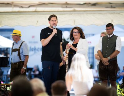 Am 8. August 2025 besuchte Staatssekret&auml;r Alexander Pr&ouml;ll (m.l.) im Rahmen der ID-Austria Servicetour in K&auml;rnten einen Seniorenwandertag in Spittal an der Drau.