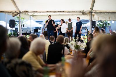 Am 8. August 2025 besuchte Staatssekret&auml;r Alexander Pr&ouml;ll (m.l.) im Rahmen der ID-Austria Servicetour in K&auml;rnten einen Seniorenwandertag in Spittal an der Drau.