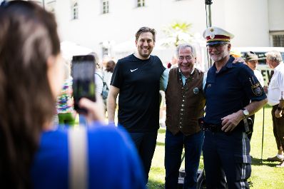 Am 8. August 2025 besuchte Staatssekret&auml;r Alexander Pr&ouml;ll (m.l.) im Rahmen der ID-Austria Servicetour in K&auml;rnten einen Seniorenwandertag in Spittal an der Drau.