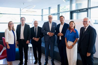 Am 20. August 2025 besuchte Staatssekret&auml;r Alexander Pr&ouml;ll (3.v.r.) den Kreditschutzverband von 1870. Im Bild mit Gesch&auml;ftsf&uuml;hrer Ricardo-Jos&eacute; Vybiral (4.v.r.).