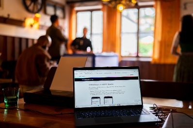 Am 21. August 2025 nahm Staatssekret&auml;r Alexander Pr&ouml;ll im Rahmen im Rahmen der ID-Austria Servicetour am Neustifter Kirtag teil.