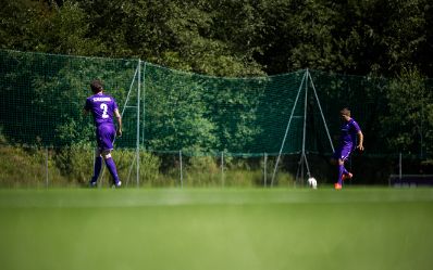 Am 26. August 2025 nahm Staatssekret&auml;r Alexander Pr&ouml;ll (r.) am mehrt&auml;gigen Forum Alpbach teil. Im Bild beim EFA Vienna Derby.