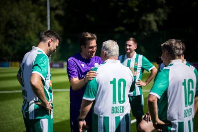 Am 26. August 2025 nahm Staatssekret&auml;r Alexander Pr&ouml;ll (2.v.l.) am mehrt&auml;gigen Forum Alpbach teil. Im Bild beim EFA Vienna Derby.