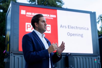 Am 3. September 2025 nahm Staatssekret&auml;r Alexander Pr&ouml;ll (im Bild) an der Er&ouml;ffnung des Ars Electronica Festivals teil.