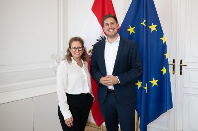 Am 9. September 2025 empfing Staatssekret&auml;r Alexander Pr&ouml;ll (r.) die Pr&auml;sidentin von iab.austria Rut Morawetz (l.) zu einem Arbeitsgespr&auml;ch.