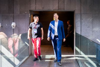 Am 11. September 2025 besuchte Staatssekret&auml;r Alexander Pr&ouml;ll (m.) den TU Austria Innovationsmarathon.