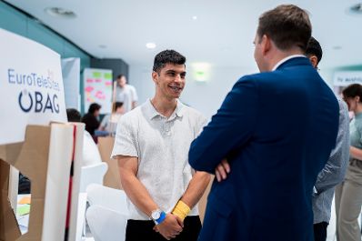 Am 11. September 2025 besuchte Staatssekret&auml;r Alexander Pr&ouml;ll (m.r.) den TU Austria Innovationsmarathon.