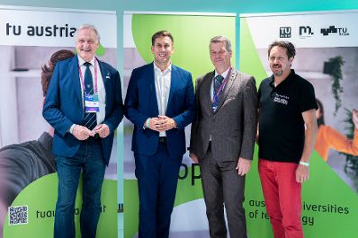 Am 11. September 2025 besuchte Staatssekret&auml;r Alexander Pr&ouml;ll (m.l.) den TU Austria Innovationsmarathon.