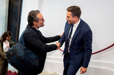 Am 12. September 2025 lud Staatssekret&auml;r Alexander Pr&ouml;ll (r.) Digitalisierungsministerinnen und Minister zum Arbeitstreffen anl&auml;sslich des Gipfel zur Digitalen Souver&auml;nit&auml;t. Im Bild beim Empfang des portugiesischen Staatssekret&auml;rs Bernardo Correia (m.).