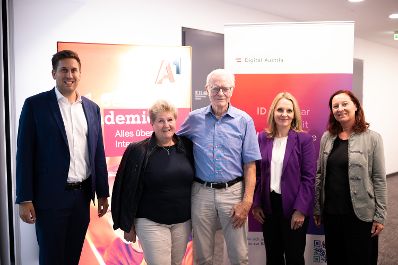 Am 17. September 2025 besuchte Staatssekret&auml;r Alexander Pr&ouml;ll (l.) die A1 Seniorenakademie.