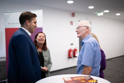 Am 17. September 2025 besuchte Staatssekret&auml;r Alexander Pr&ouml;ll (l.) die A1 Seniorenakademie.