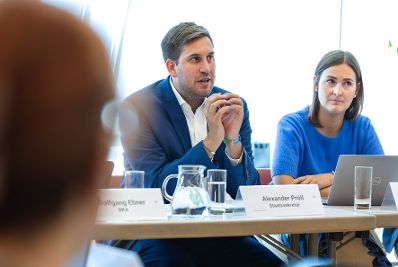 Am 19. September 2025 nahm Staatssekret&auml;r Alexander Pr&ouml;ll (m.) an der DKO Advisory Board Sitzung im Bundeskanzleramt teil.