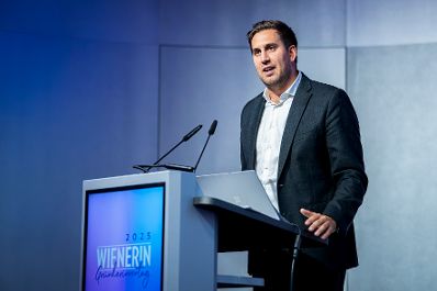 Am 23. September 2025 nahm Staatssekret&auml;r Alexander Pr&ouml;ll (im Bild) am WIENERIN Gr&uuml;nderinnentag 2025 in der Wirtschaftskammer &Ouml;sterreich teil.