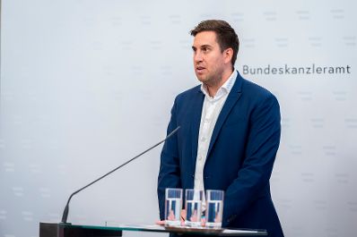 Am 26. September 2025 empfing Staatssekret&auml;r Alexander Pr&ouml;ll (im Bild) Mitglieder des Mauthausen Komitee &Ouml;sterreich im Bundeskanzleramt.