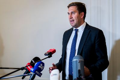 Am 30. September 2025 nahm Staatssekret&auml;r Alexander Pr&ouml;ll (im Bild) gemeinsam mit Bundesminister Markus Marterbauer an den Gehaltsverhandlungsgespr&auml;chen teil.