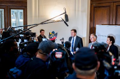Am 30. September 2025 nahm Staatssekret&auml;r Alexander Pr&ouml;ll gemeinsam mit Bundesminister Markus Marterbauer an den Gehaltsverhandlungsgespr&auml;chen teil.