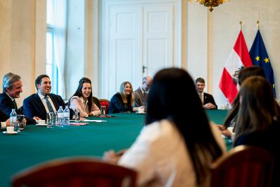 Am 1. Oktober 2025 empfing Staatssekret&auml;r Alexander Pr&ouml;ll (2.v.l.) eine Journalistengruppe aus den Vereinigten Staaten von Amerika zu einem Besuch im Bundeskanzleramt.