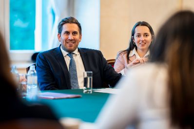 Am 1. Oktober 2025 empfing Staatssekret&auml;r Alexander Pr&ouml;ll (l.) eine Journalistengruppe aus den Vereinigten Staaten von Amerika zu einem Besuch im Bundeskanzleramt.