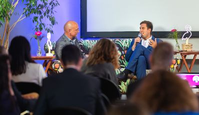 Am 2. Oktober 2025 besuchte Staatssekret&auml;r Alexander Pr&ouml;ll (r.) das Mindshift Festival Vienna 2025.