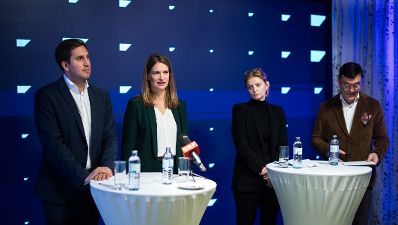 Am 7. Oktober 2025 nahm Staatssekret&auml;r Alexander Pr&ouml;ll (l.) an einer Pressekonferenz zum Thema &bdquo;Ausbau der digitalen Kompetenzen&ldquo; bei SAP &Ouml;sterreich teil.