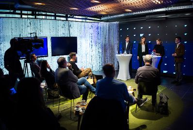 Am 7. Oktober 2025 nahm Staatssekret&auml;r Alexander Pr&ouml;ll (m.r.) an einer Pressekonferenz zum Thema &bdquo;Ausbau der digitalen Kompetenzen&ldquo; bei SAP &Ouml;sterreich teil.