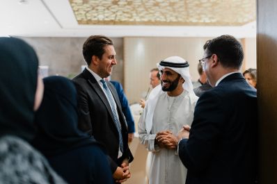 Am 9. Oktober 2025 reiste Staatssekret&auml;r Alexander Pr&ouml;ll (m.l.) zu einem mehrt&auml;gigen Arbeitsbesuch nach Abu Dhabi. Im Bild bei einem Wirtschafts-Roundtable von ReFocus Austria.