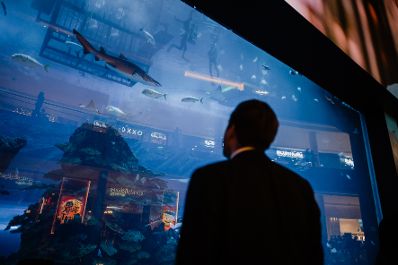 Am 9. Oktober 2025 reiste Staatssekret&auml;r Alexander Pr&ouml;ll (im Bild) zu einem mehrt&auml;gigen Arbeitsbesuch nach Abu Dhabi. Im Bild beim Besuch des Burj Khalifa in Dubai.
