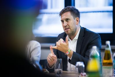 Am 10. September 2025 nahm Staatssekret&auml;r Alexander Pr&ouml;ll (im Bild) an der Er&ouml;ffnung der Billa Innovationsmesse teil.