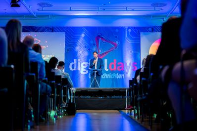 Am 16. Oktober 2025 nahm Staatssekret&auml;r Alexander Pr&ouml;ll (m.) an den Ober&ouml;sterreichischen Nachrichten Digital Days teil.