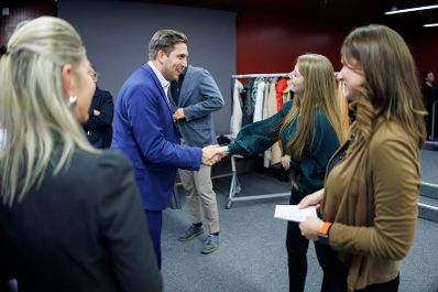 Am 17. Oktober 2025 nahm Staatssekret&auml;r Alexander Pr&ouml;ll (m.l.) an einer Podiumsdiskussion beim Ars Electronica teil.