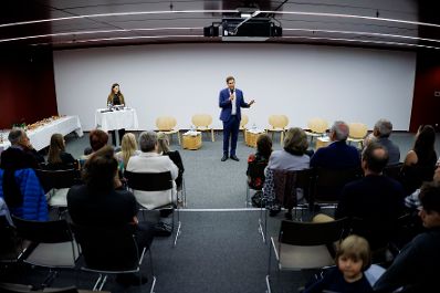 Am 17. Oktober 2025 nahm Staatssekret&auml;r Alexander Pr&ouml;ll an einer Podiumsdiskussion beim Ars Electronica teil.