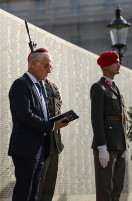 Am 21. Oktober 2025 nahm Staatssekret&auml;r Alexander Pr&ouml;ll gemeinsam mit Bundespr&auml;sident Alexander Van der Bellen und dem Bundespr&auml;sidenten Deutschlands Frank-Walter Steinmeier, an einer Kranzniederlegung bei der Namensmauer im Ostarrichipark teil.