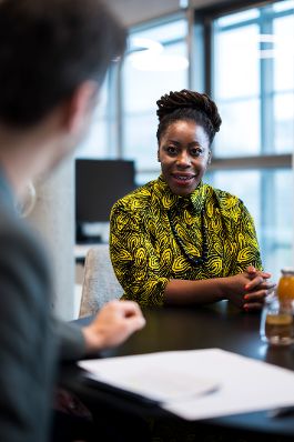 Am 21. Oktober 2025 besuchte Staatssekret&auml;r Alexander Pr&ouml;ll die Magenta Swift Coding Challenge 2025 im T-Center in Wien. Im Bild bei einem Round Table Gespr&auml;ch.