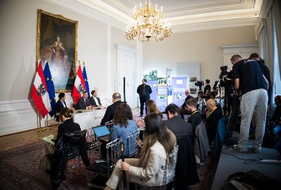 Am 22. Oktober 2025 nahmen Staatssekret&auml;r Alexander Pr&ouml;ll, Vizekanzler Andreas Babler und Klubobmann Yannick Shetty am Pressefoyer nach dem Ministerrat teil.