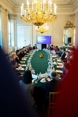 Am 24. Oktober 2025 lud Staatssekret&auml;r Alexander Pr&ouml;ll zu einem Roundtable zur digitalen Kompetenzoffensive ins Bundeskanzleramt ein.