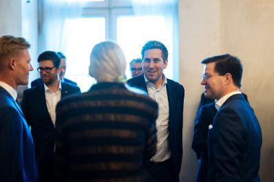 Am 24. Oktober 2025 lud Staatssekret&auml;r Alexander Pr&ouml;ll (2.v.r.) zu einem Roundtable zur digitalen Kompetenzoffensive ins Bundeskanzleramt ein.