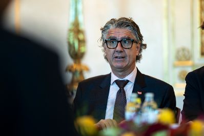 Am 24. Oktober 2025 lud Staatssekret&auml;r Alexander Pr&ouml;ll zu einem Roundtable zur digitalen Kompetenzoffensive ins Bundeskanzleramt ein.