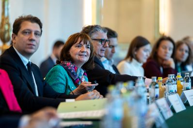 Am 24. Oktober 2025 lud Staatssekret&auml;r Alexander Pr&ouml;ll zu einem Roundtable zur digitalen Kompetenzoffensive ins Bundeskanzleramt ein.